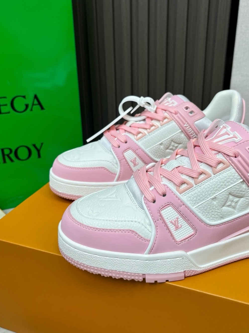 Louis Vuitton Pink & White Women's Low-Top Sneakers - Picture 6 of 9